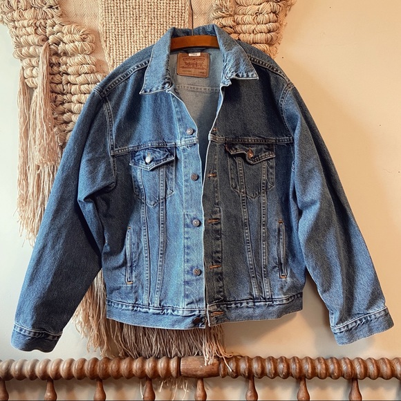 Levi's Other - 🔥1/2 OFF BLACK FRIDAY SALE🔥90’s Levi’s jacket